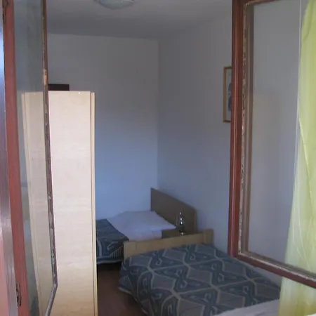 Apartman E And J